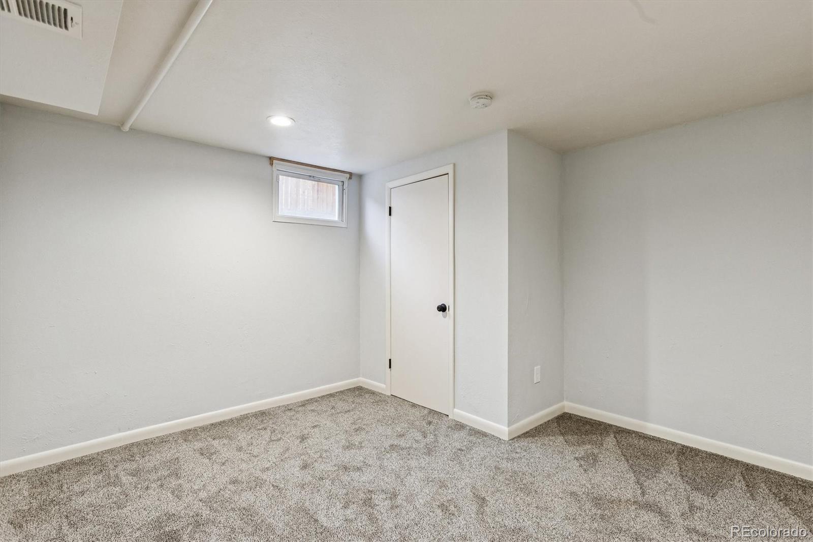 1850 S Hooker Street