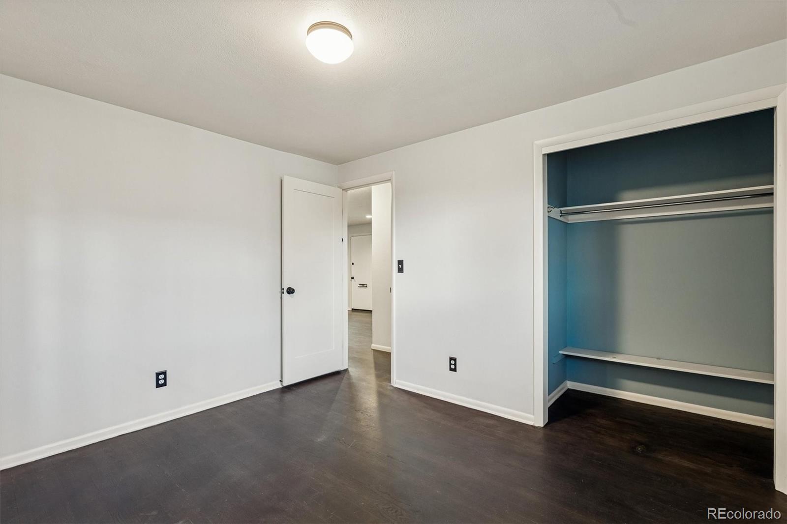 1850 S Hooker Street