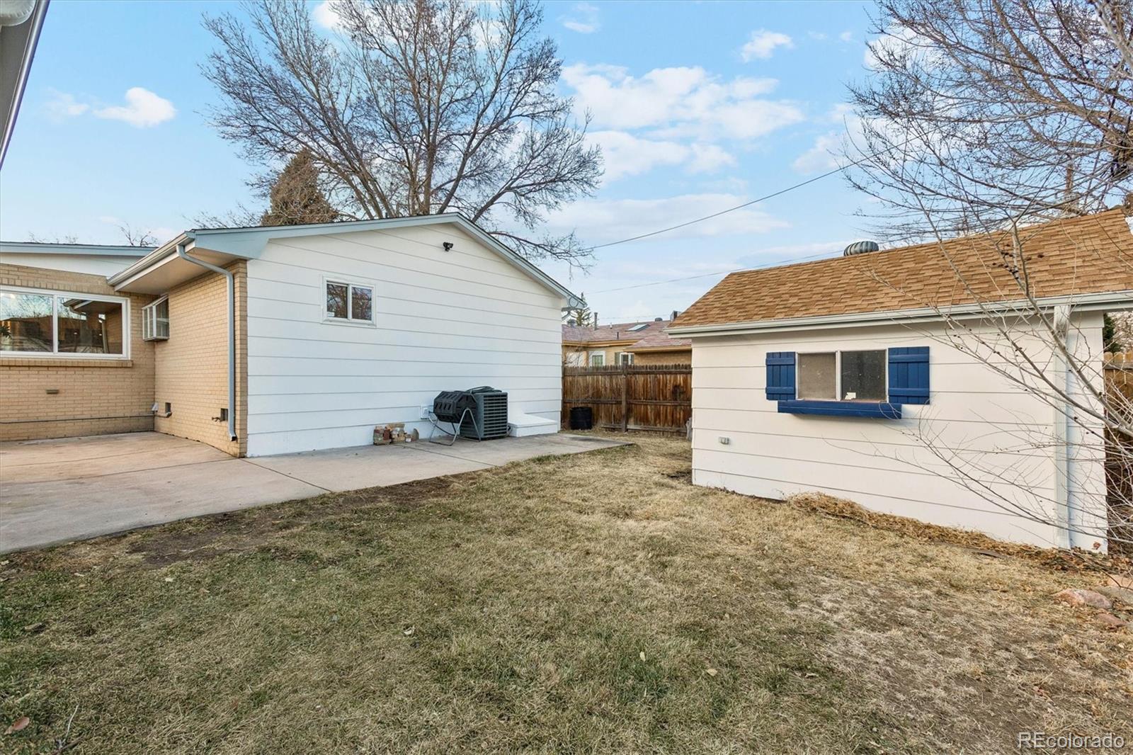 1850 S Hooker Street