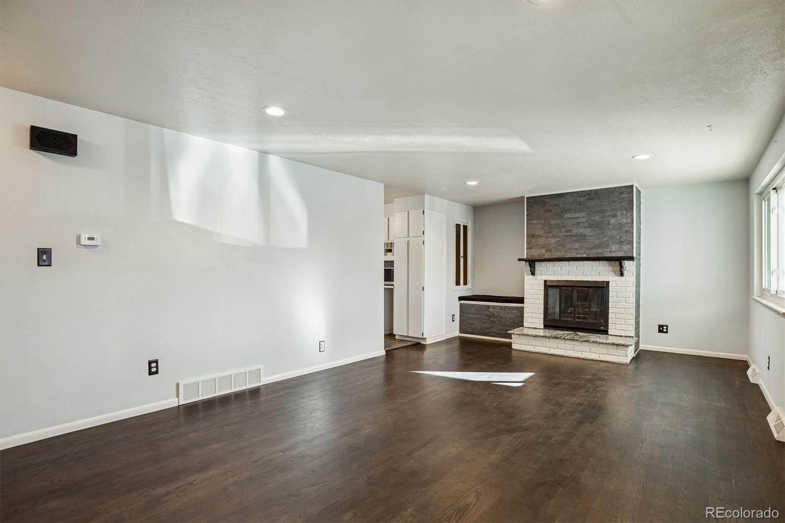 1850 S Hooker Street