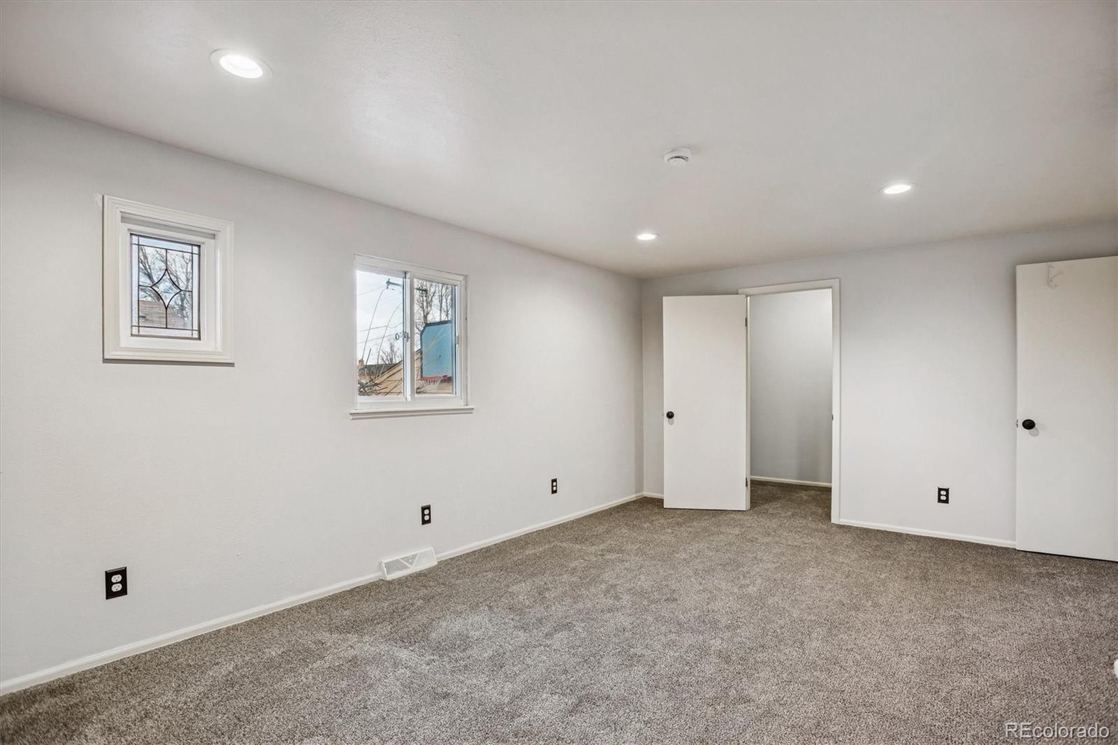 1850 S Hooker Street