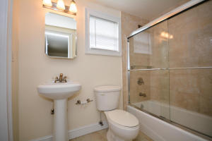 898 SW 10th Avenue