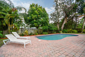 898 SW 10th Avenue