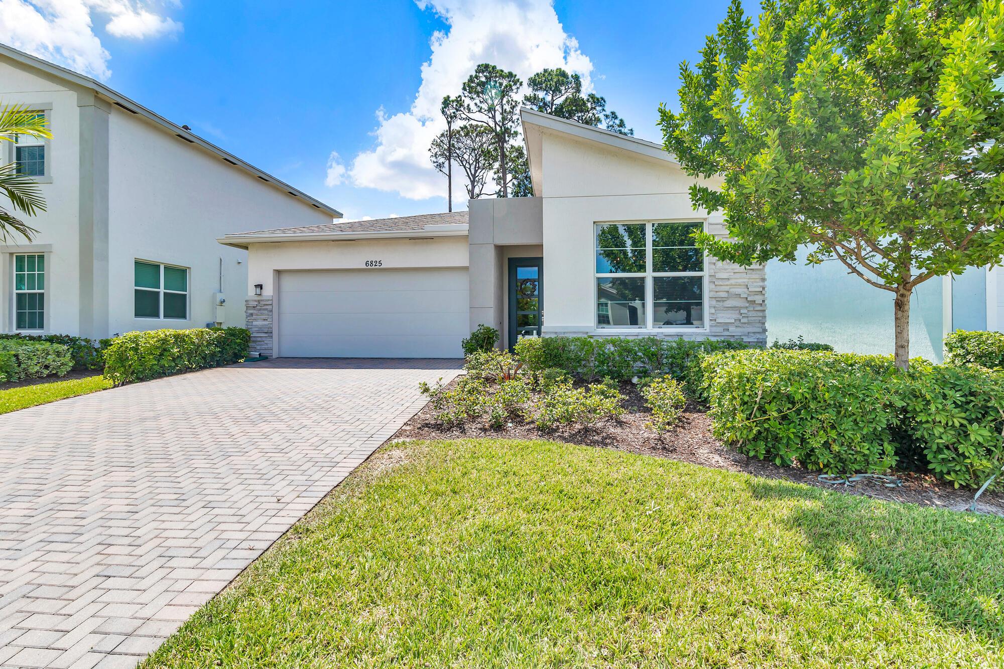 6825 Pointe Of Woods Drive