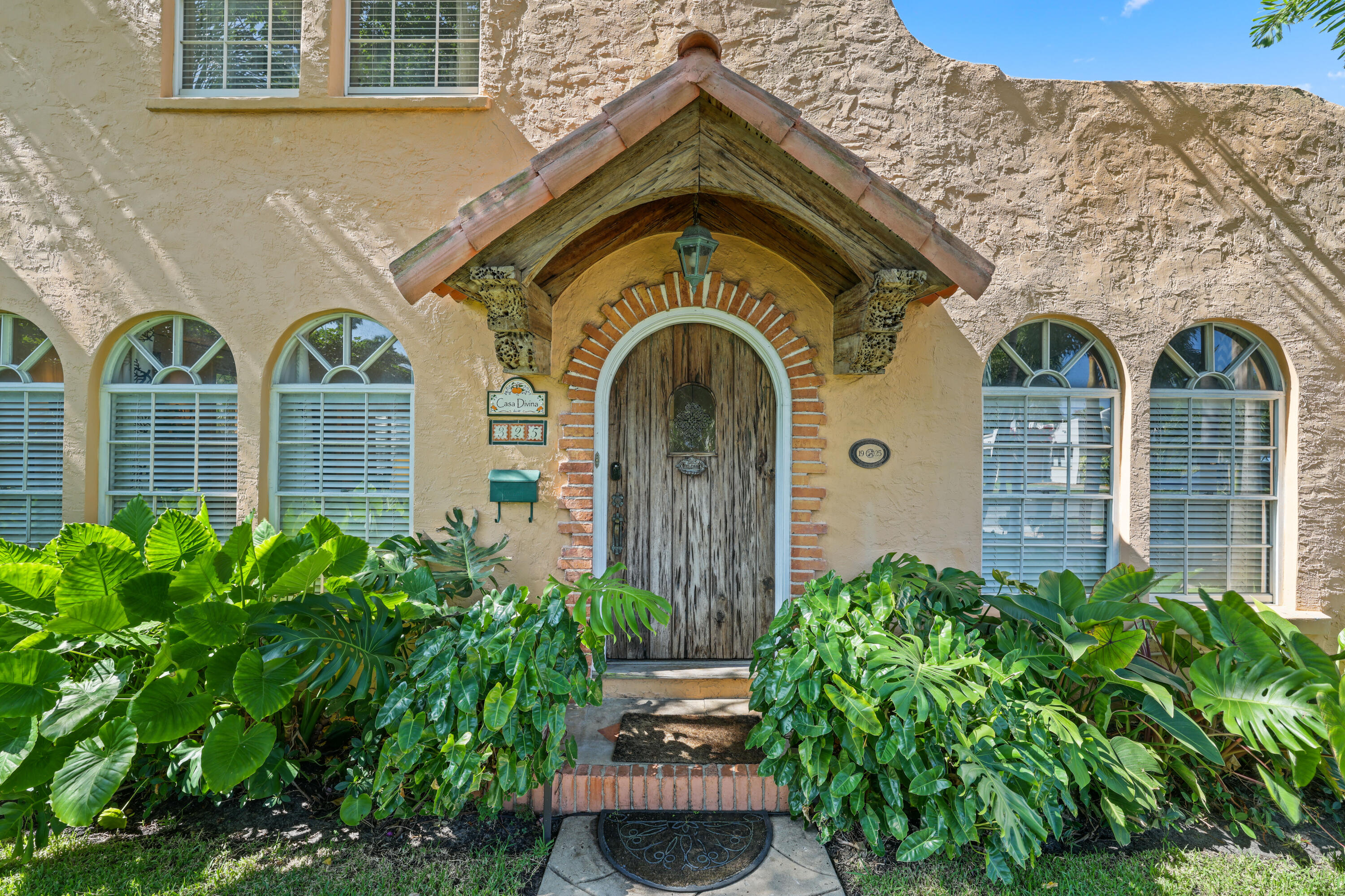 325 Greymon Drive, West Palm Beach