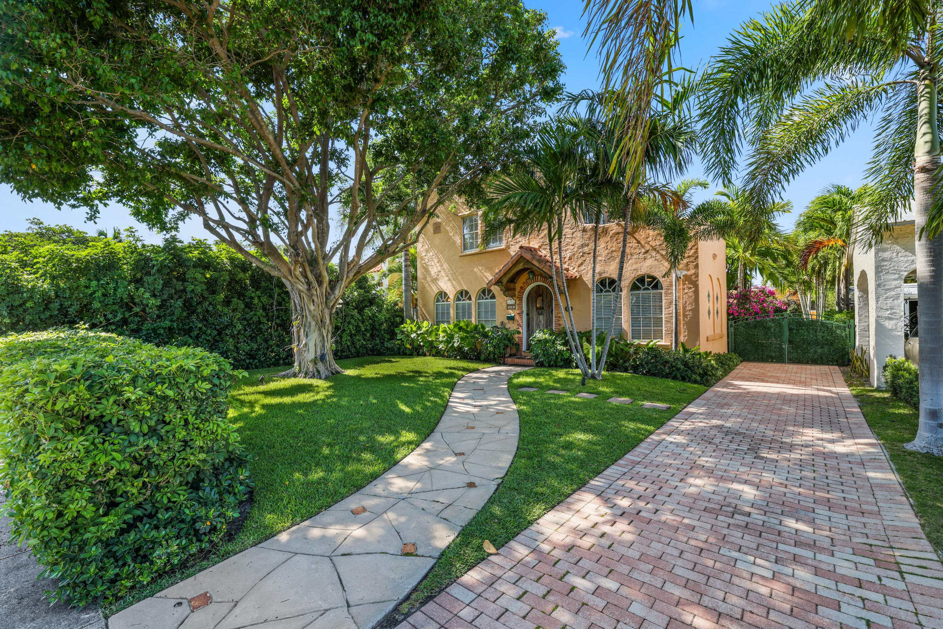 325 Greymon Drive, West Palm Beach