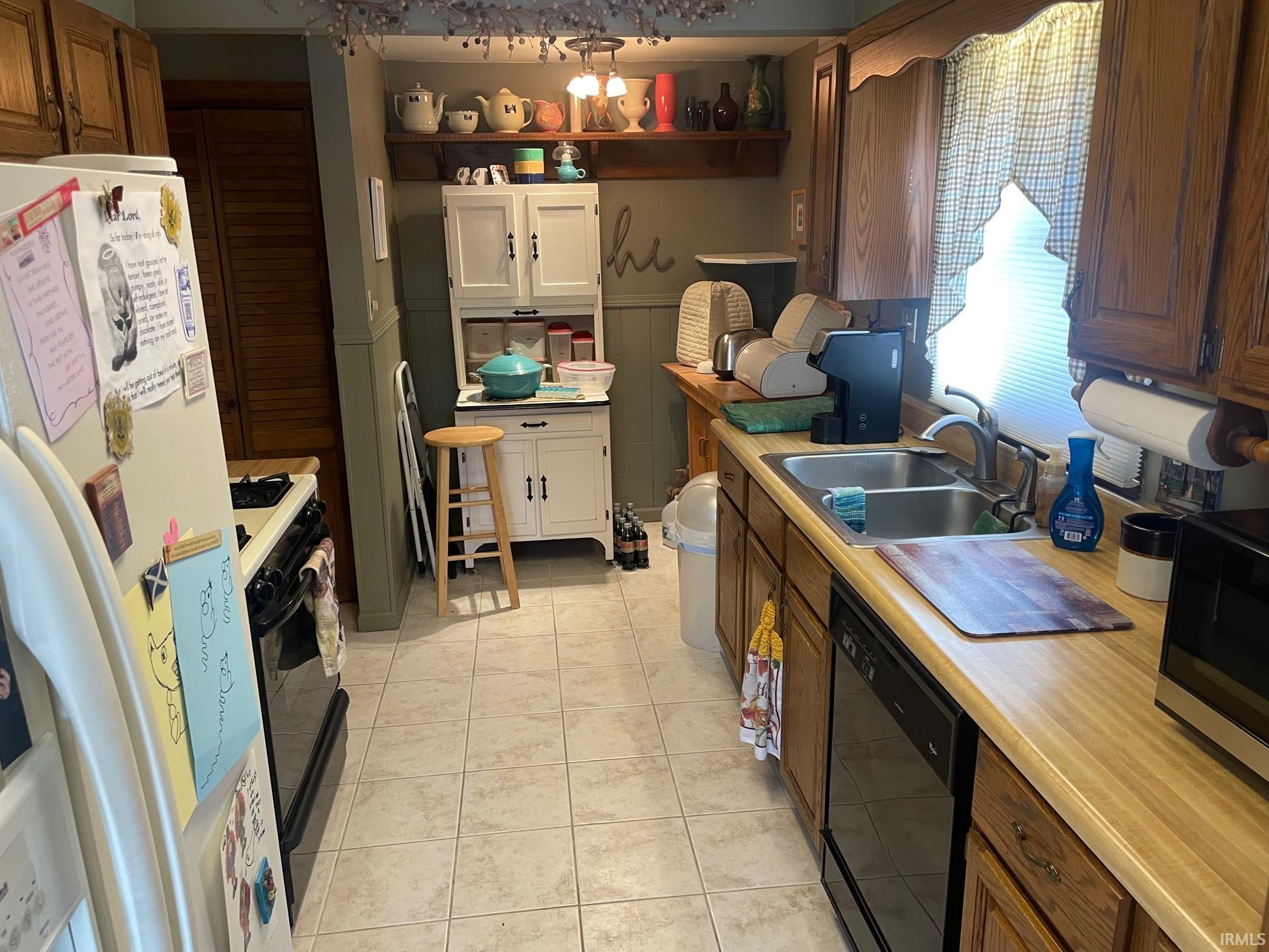 1112 Ferndale Street