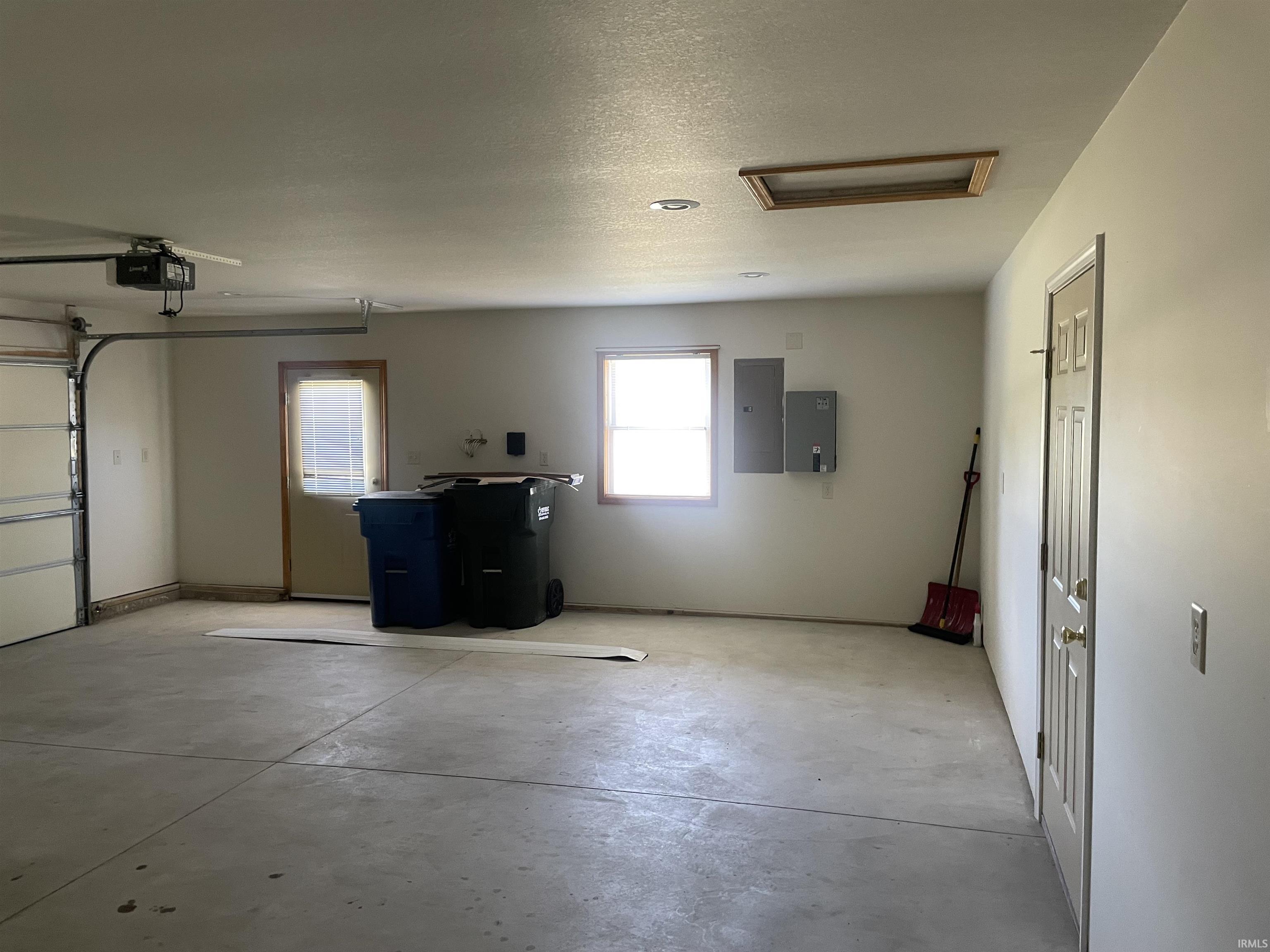 2220 Hillcrest Avenue Unit: 2