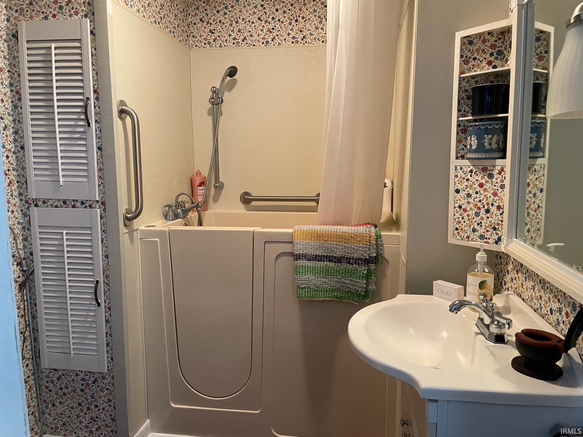 16564 18B Road