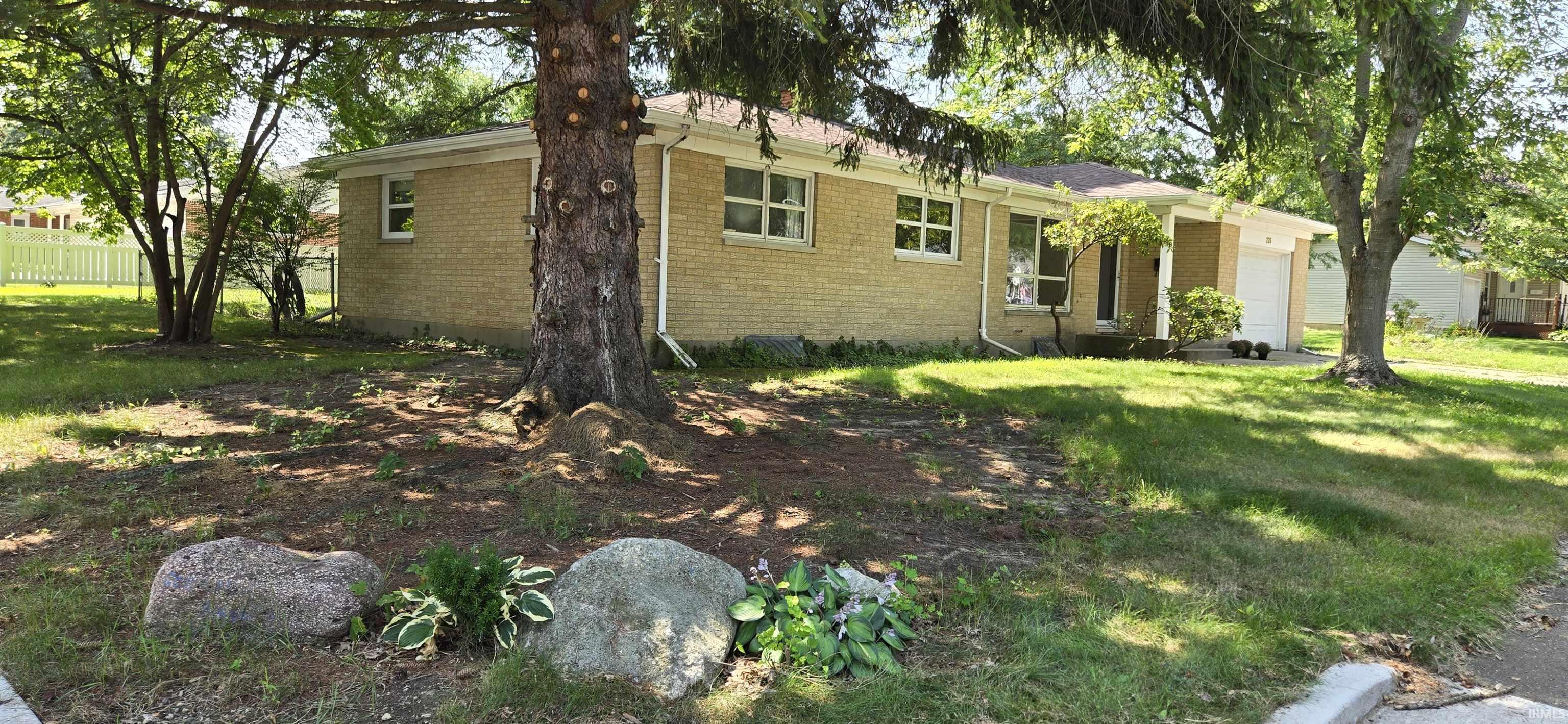 226 E Lincoln Street