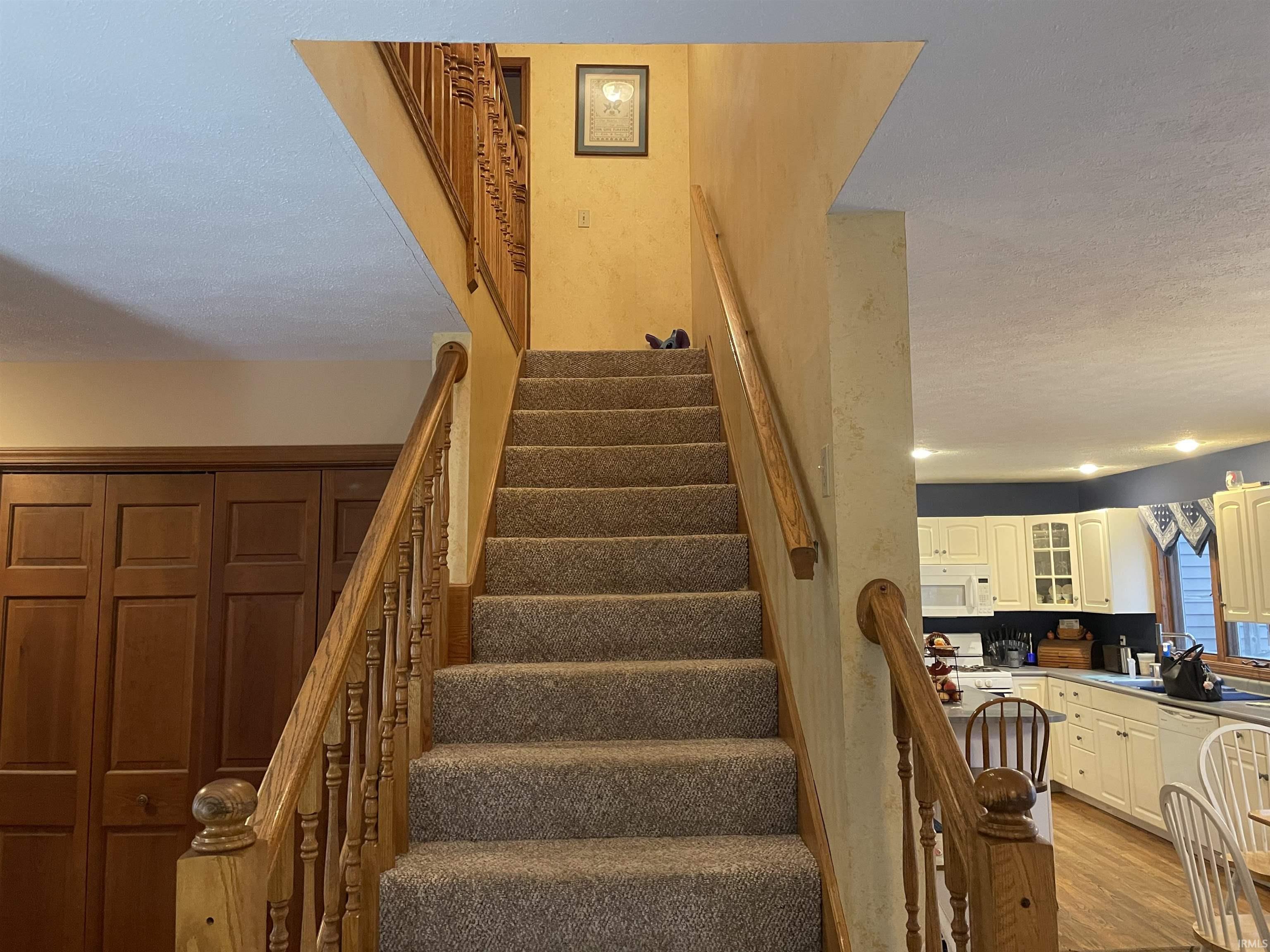 12562 Hillside Drive