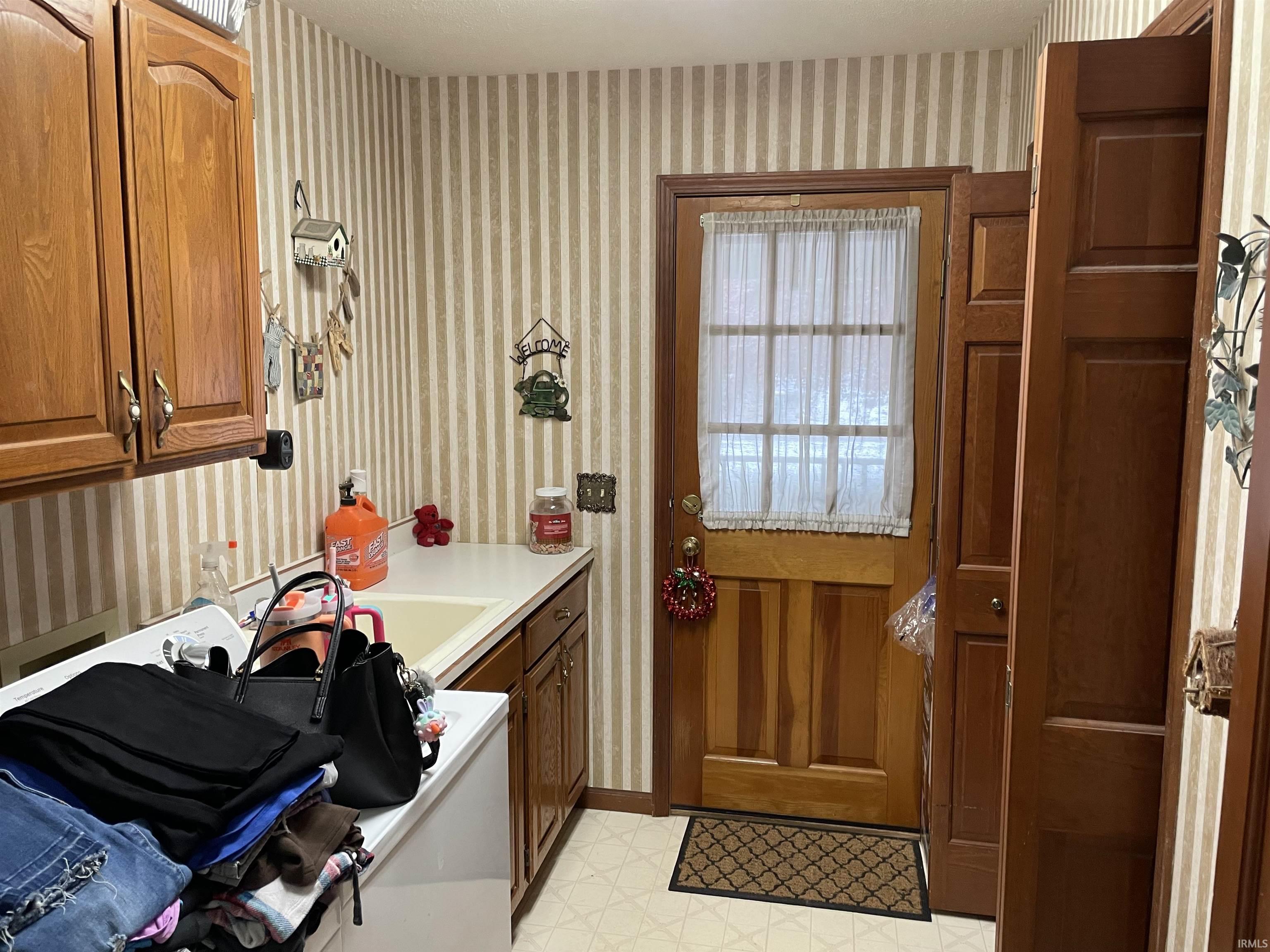 12562 Hillside Drive