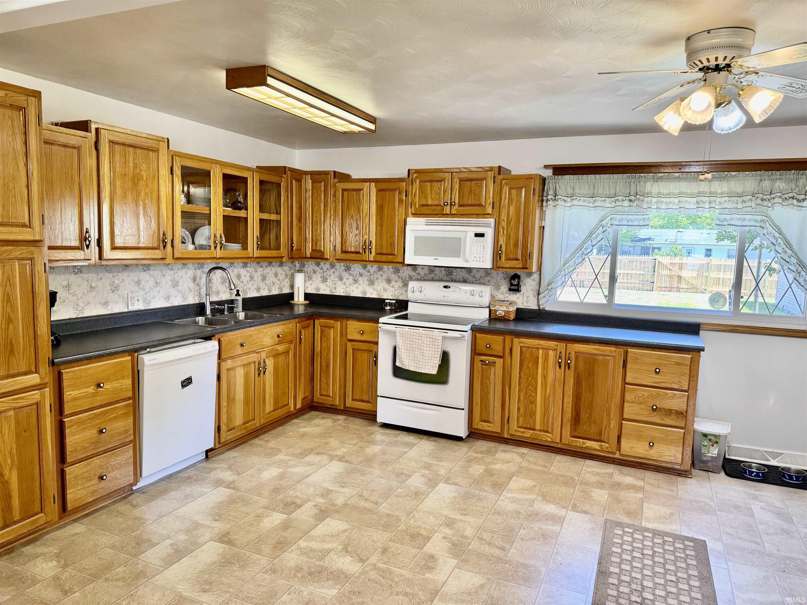 1214 Rochester Boulevard