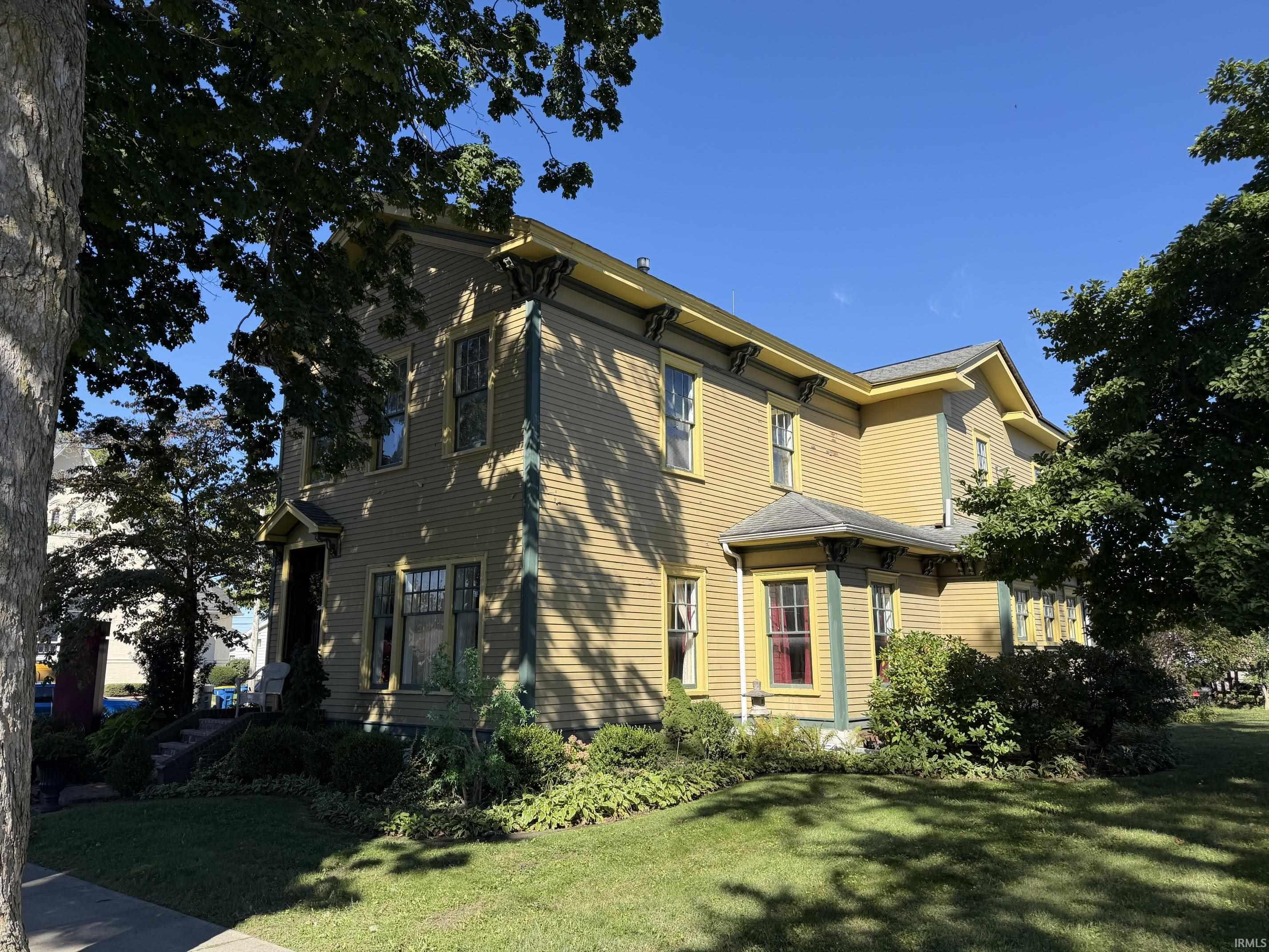 218 W Adams Street