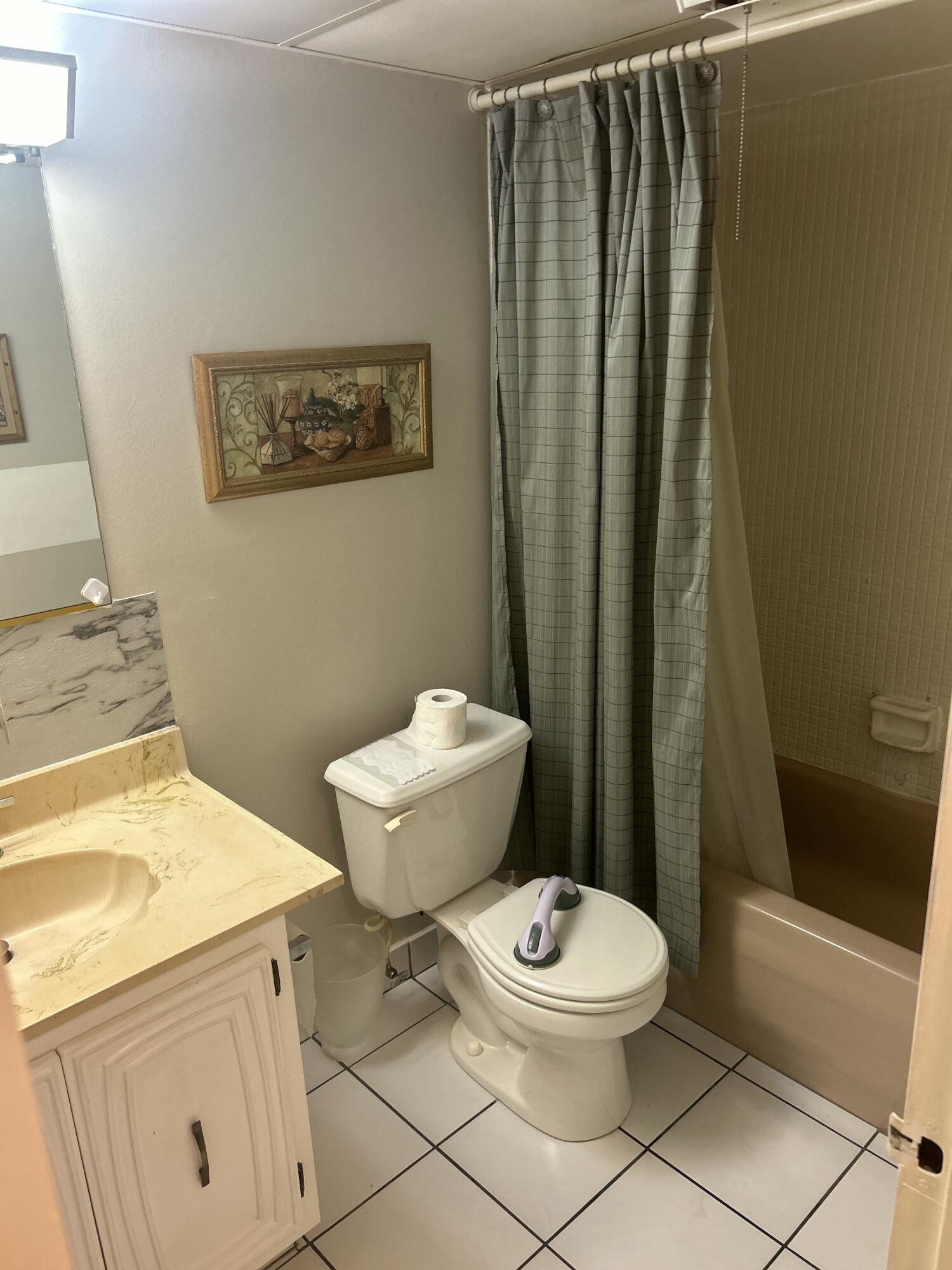 2801 Somerset Drive 201