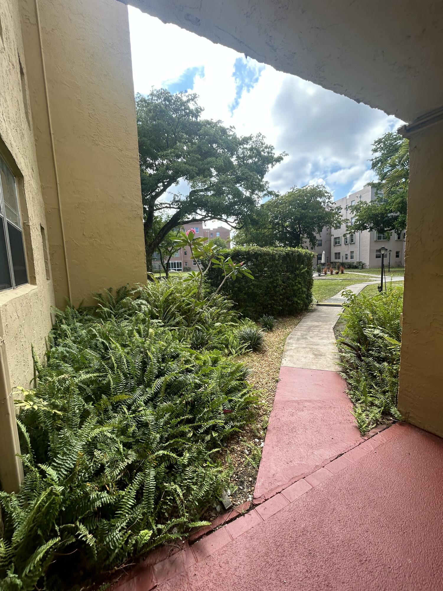 2801 Somerset Drive 201