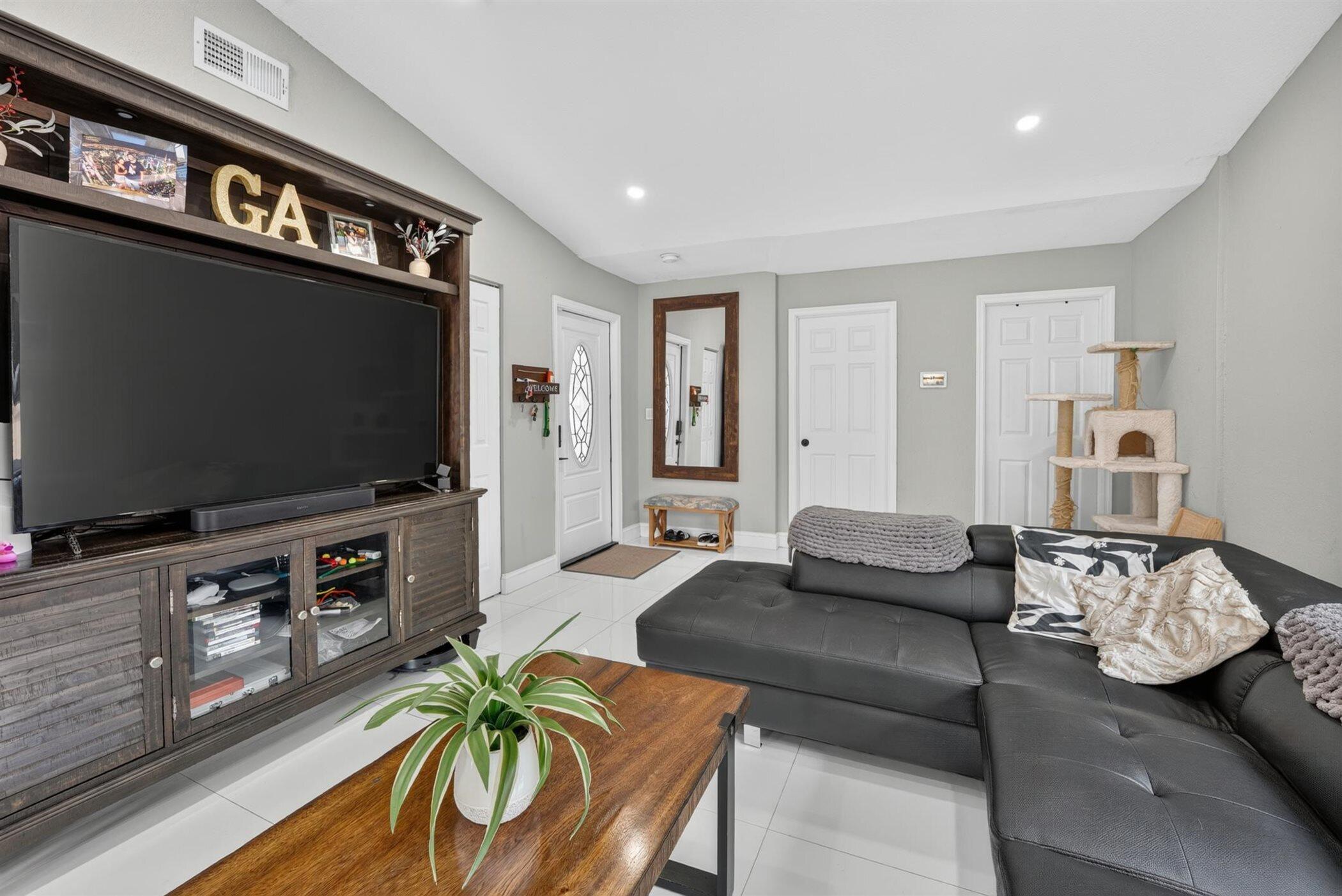 8131 NW 44TH Court