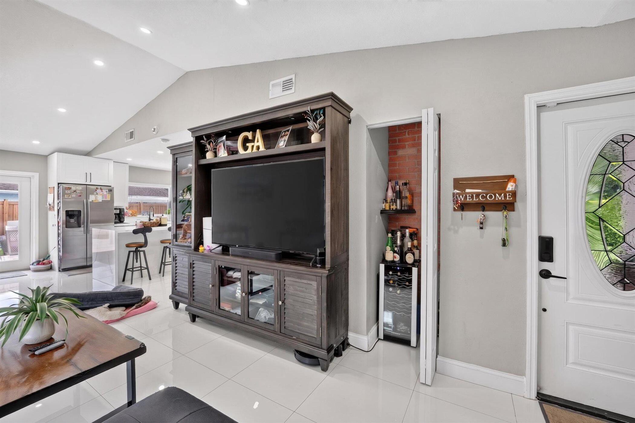 8131 NW 44TH Court