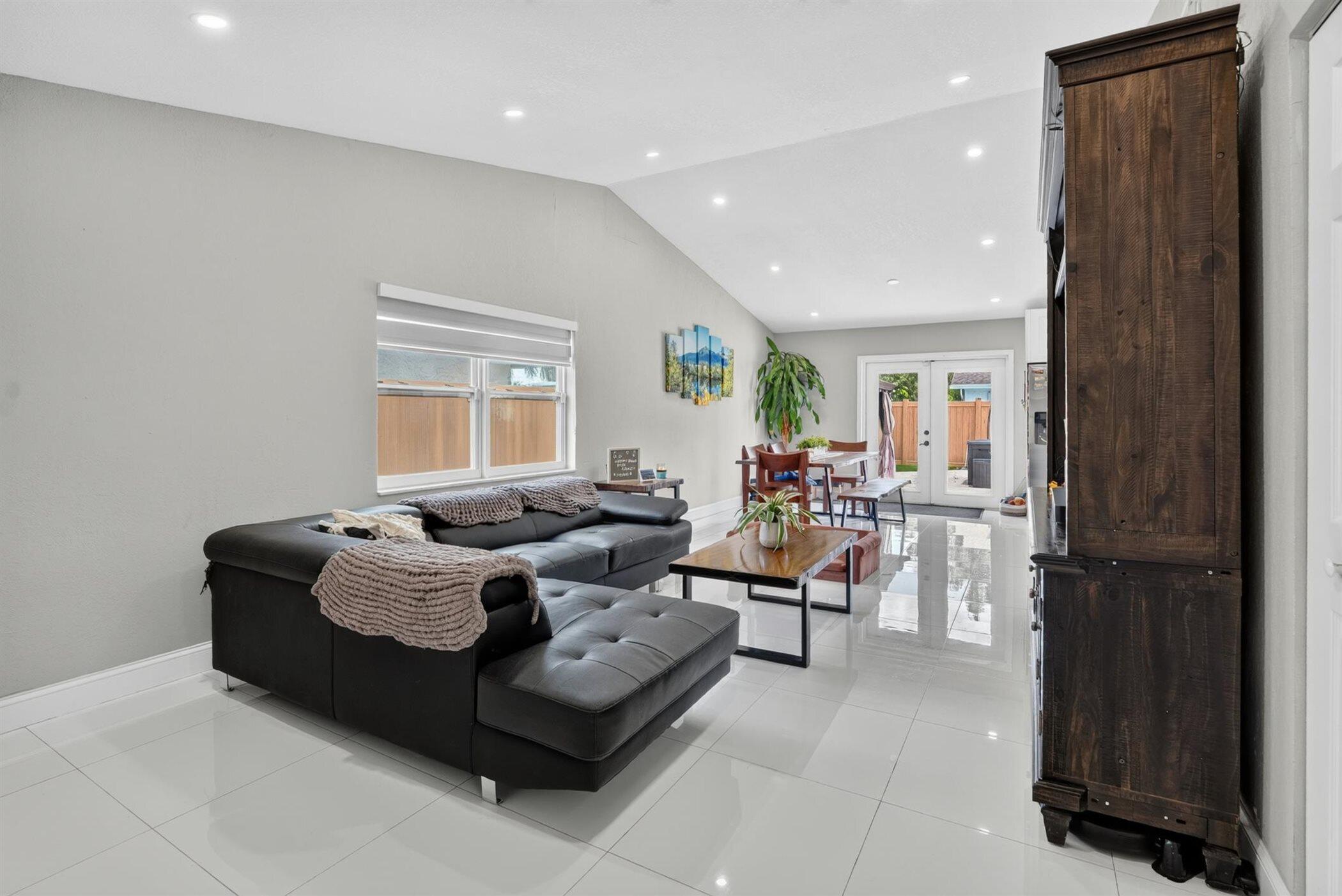 8131 NW 44TH Court