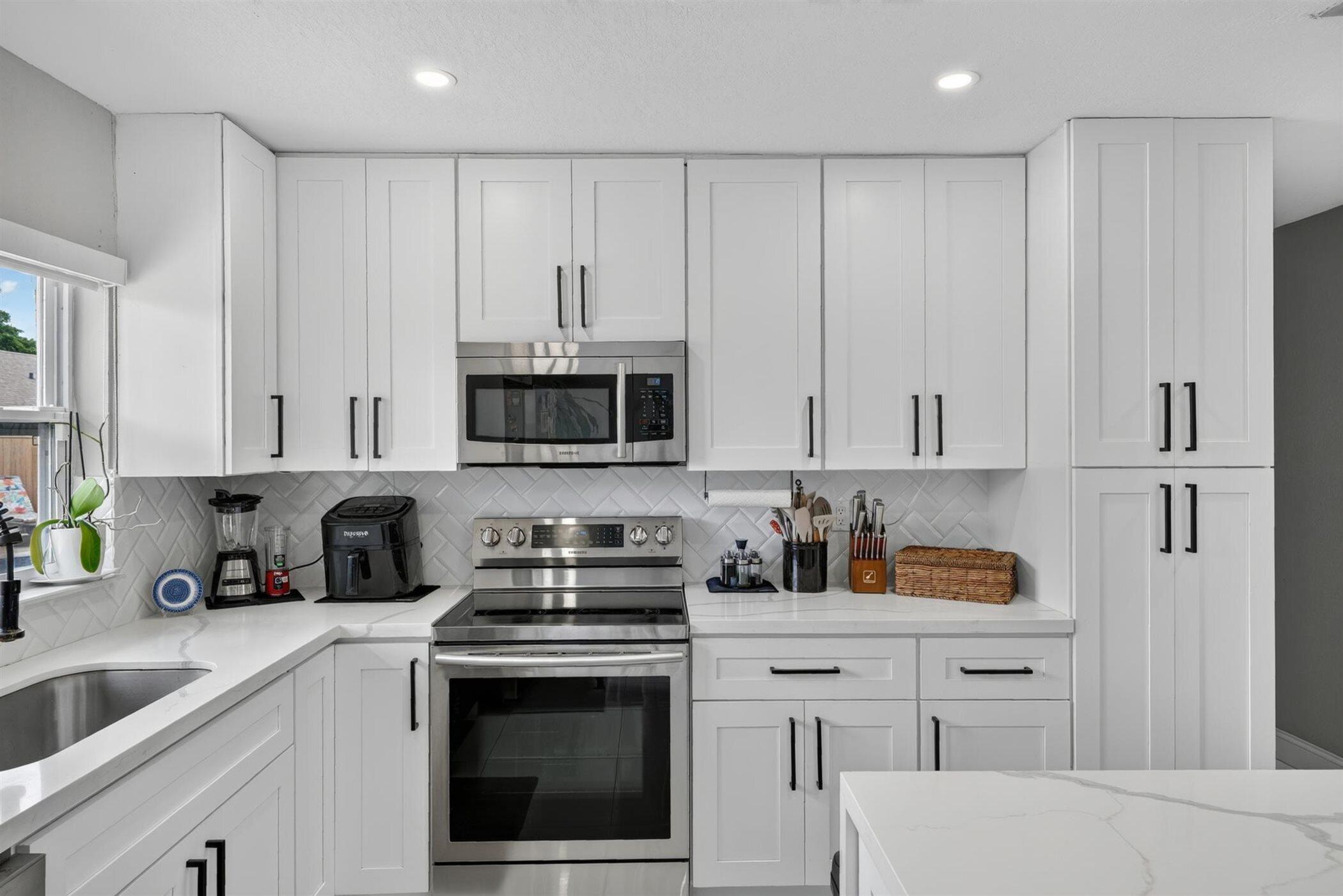 8131 NW 44TH Court