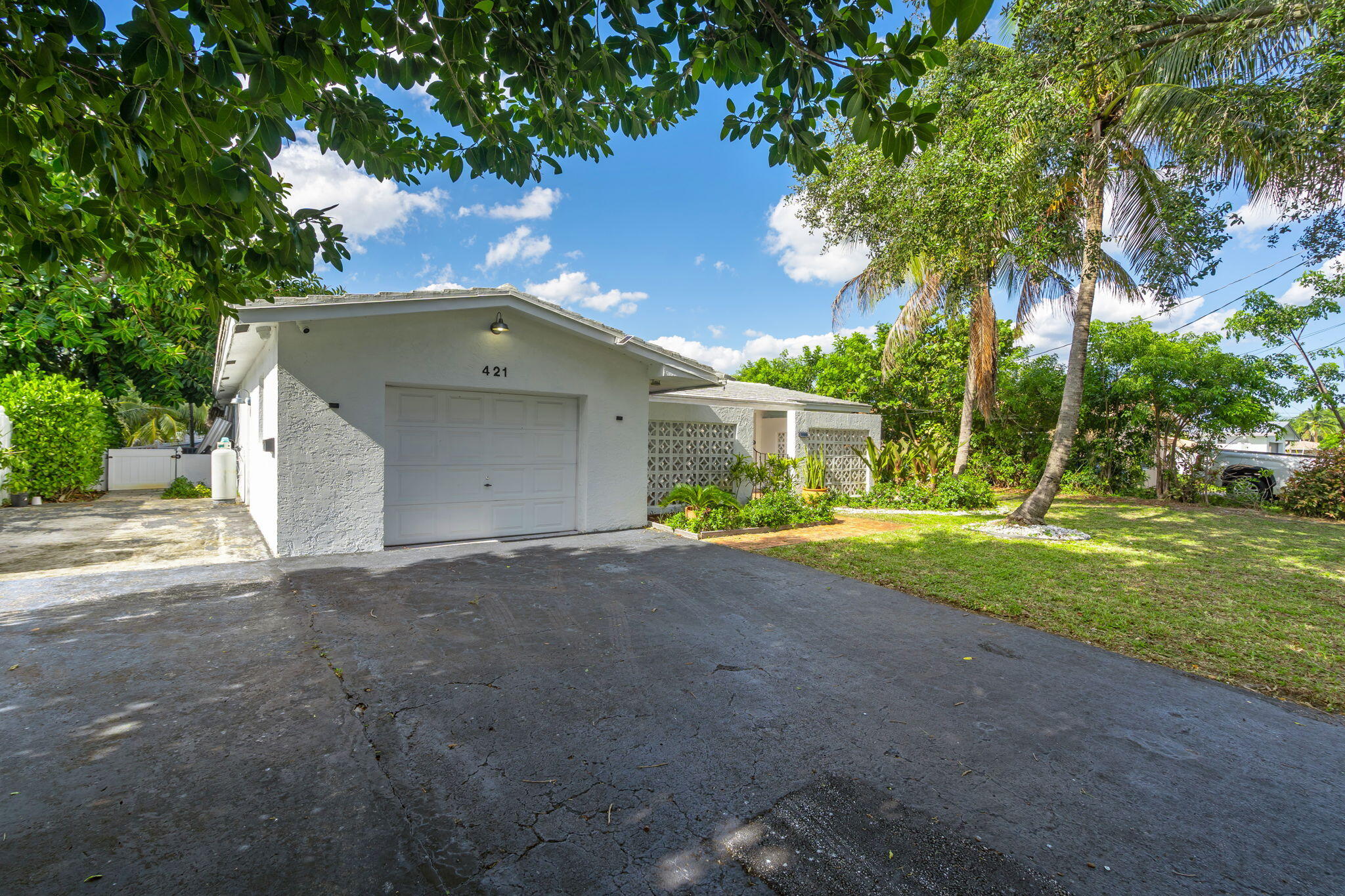 421 SW 18TH Street