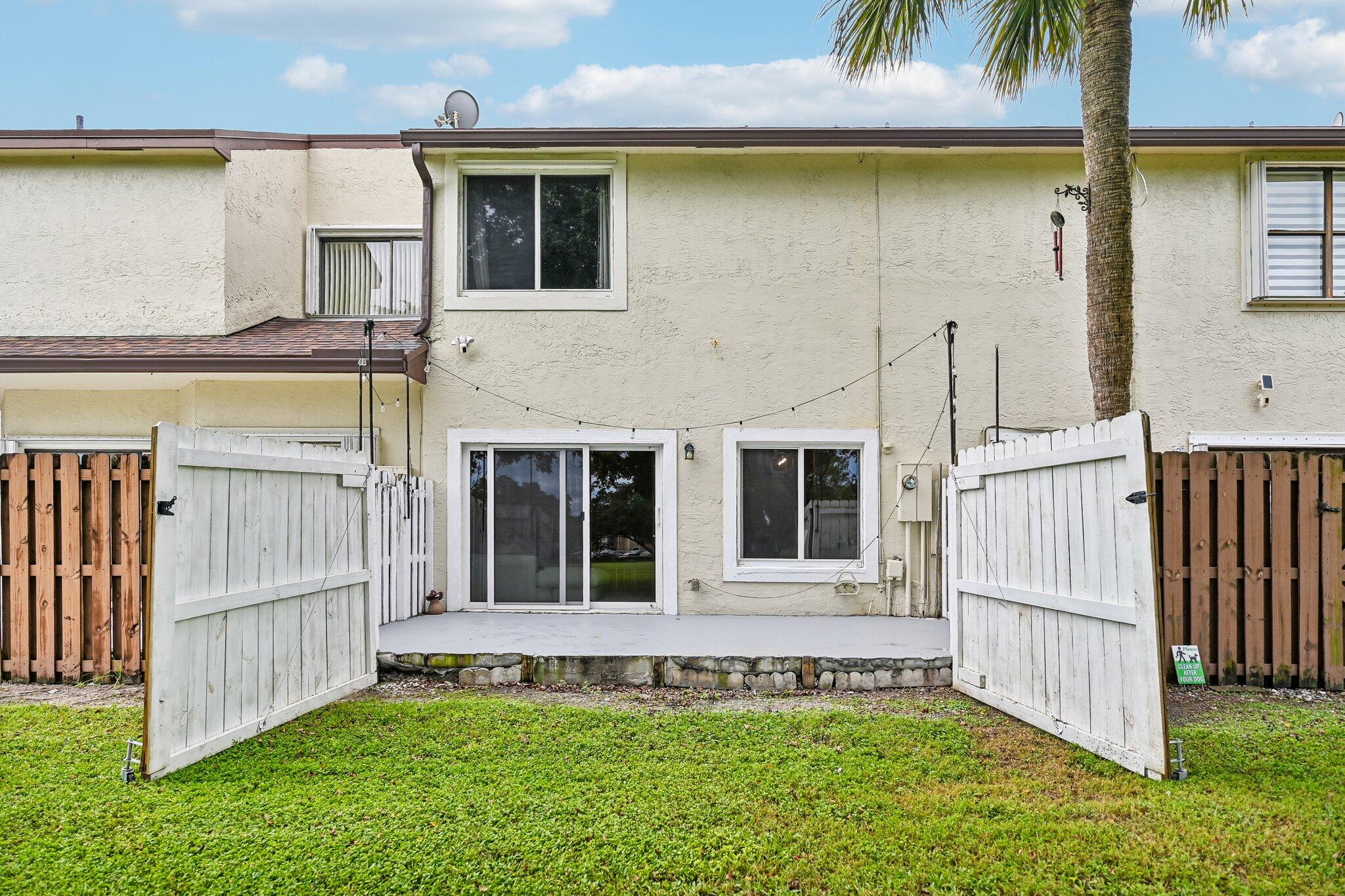 281 SW 95TH Terrace
