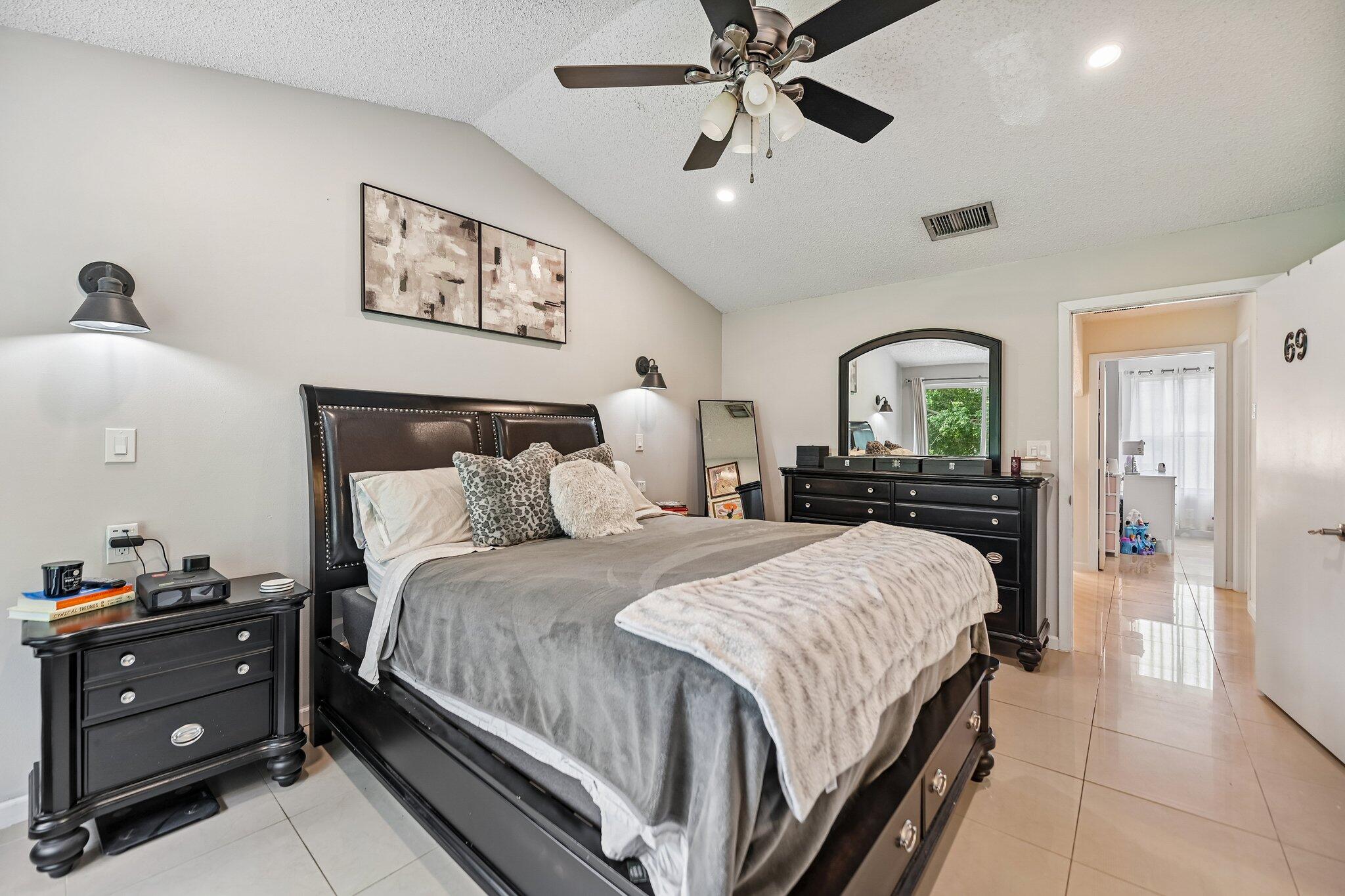 281 SW 95TH Terrace