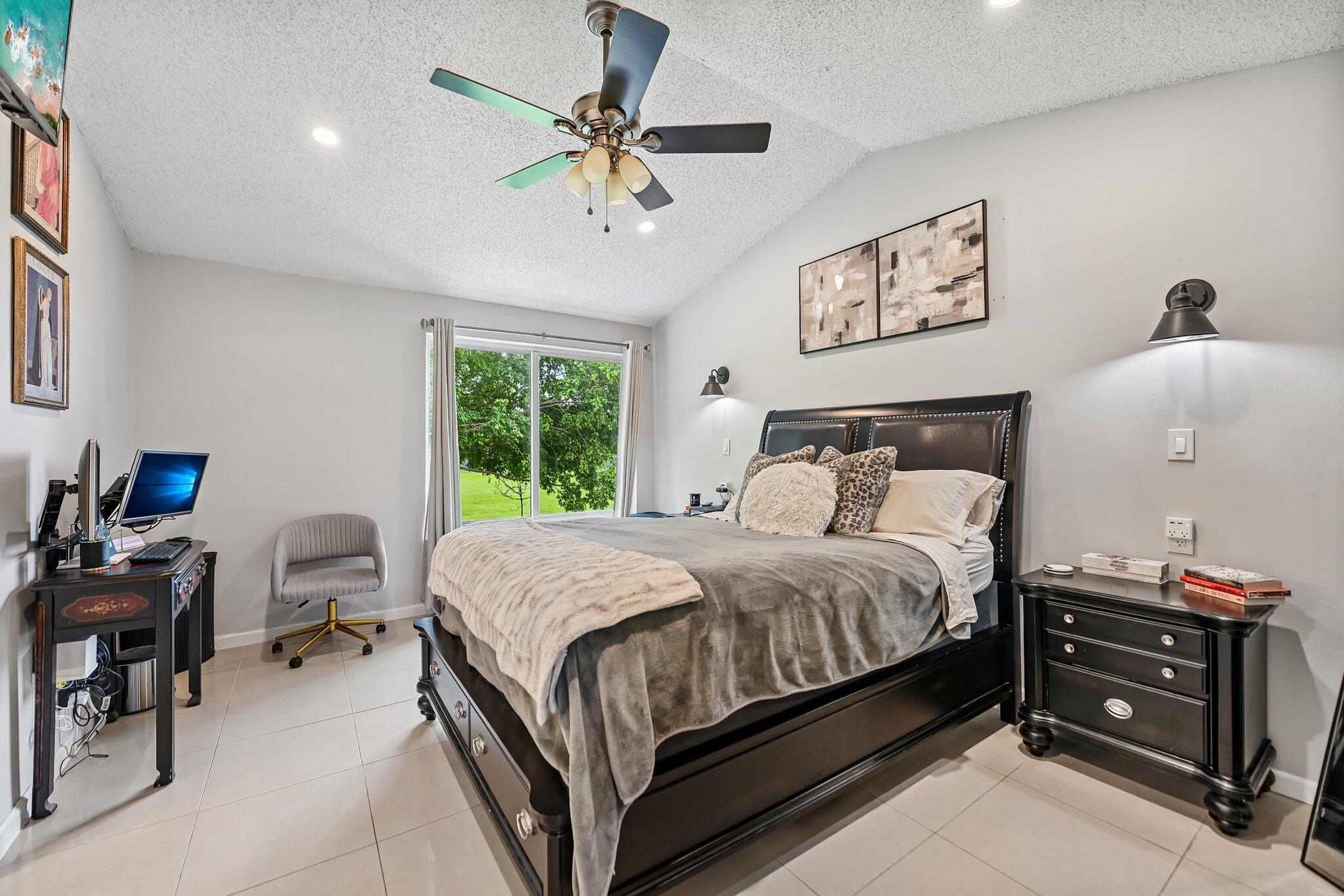 281 SW 95TH Terrace