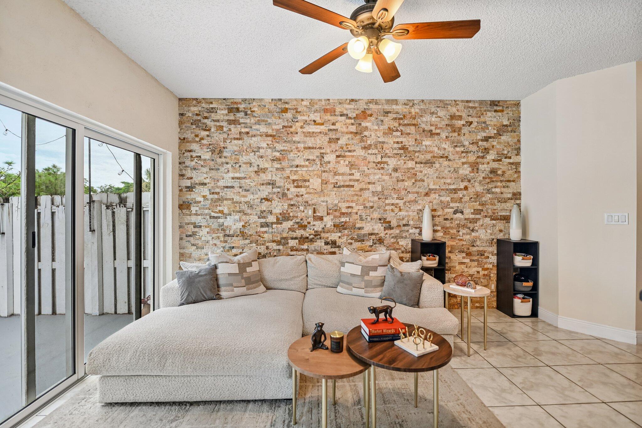 281 SW 95TH Terrace
