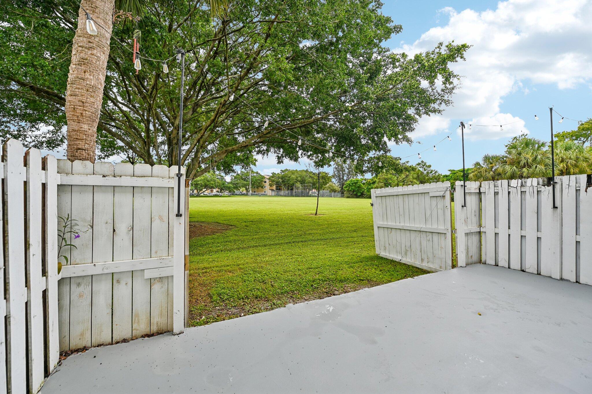 281 SW 95TH Terrace