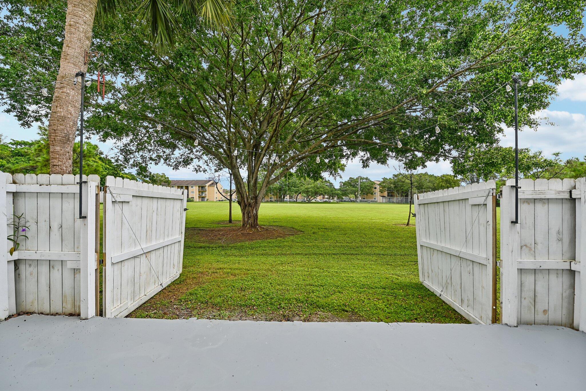 281 SW 95TH Terrace