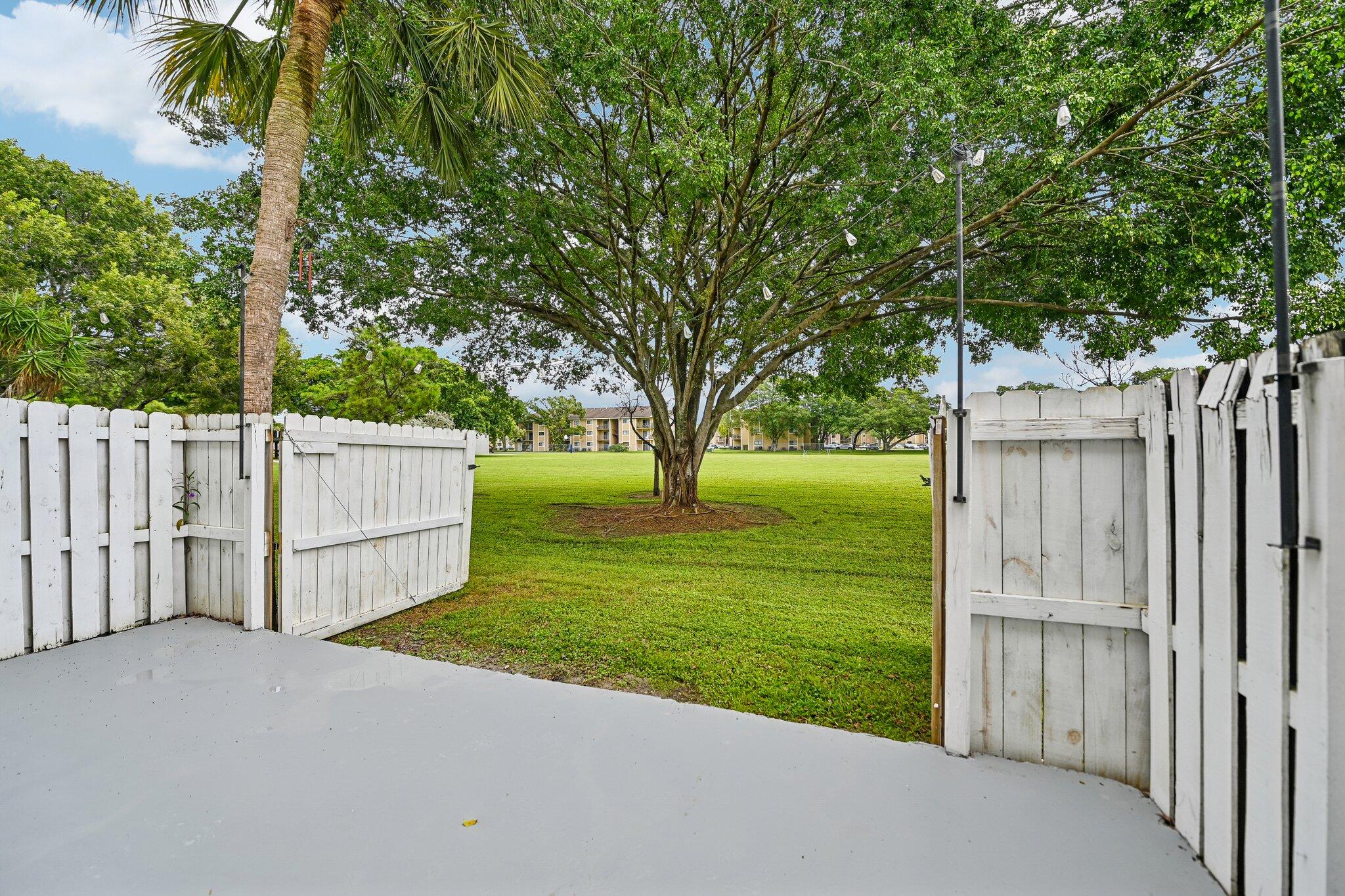 281 SW 95TH Terrace