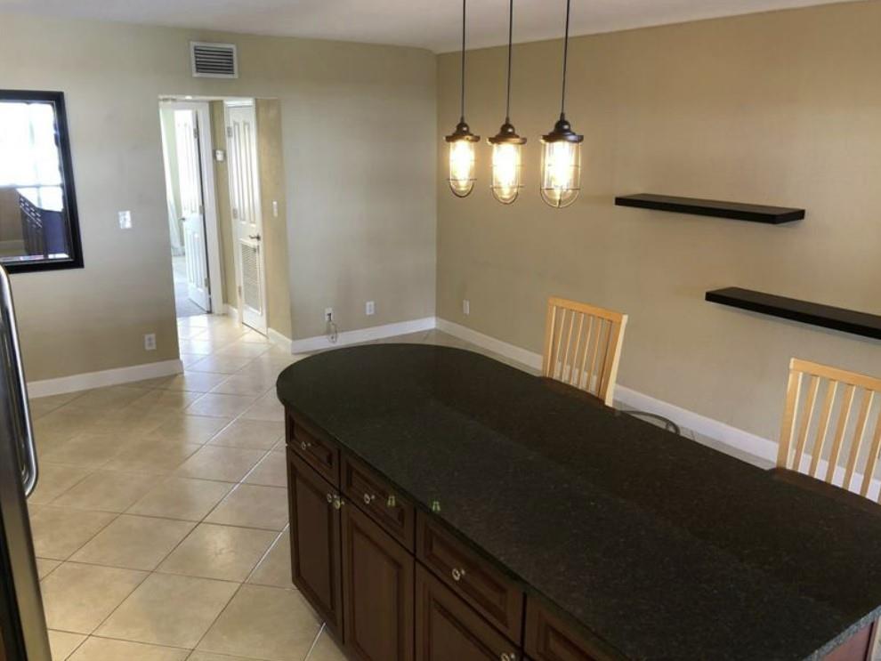2881 NE 32nd St Unit: 217
