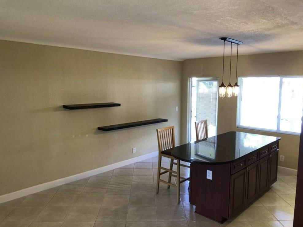 2881 NE 32nd St Unit: 217