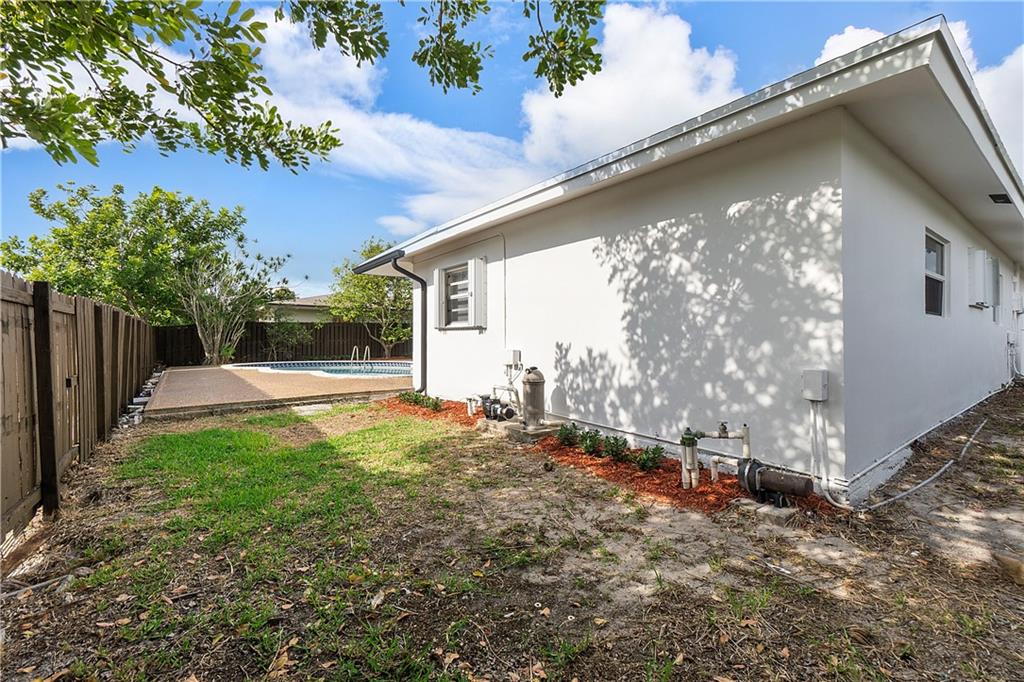 8280 NW 66th Ter