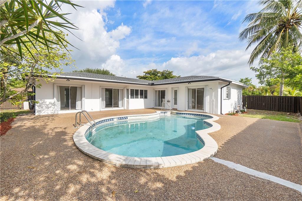 8280 NW 66th Ter