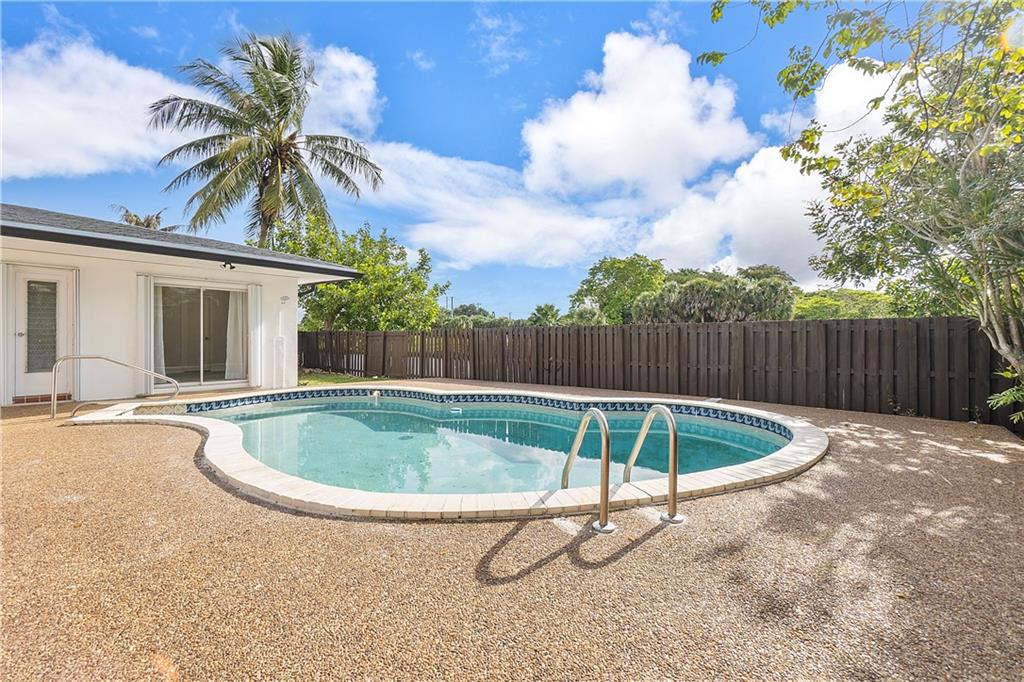 8280 NW 66th Ter