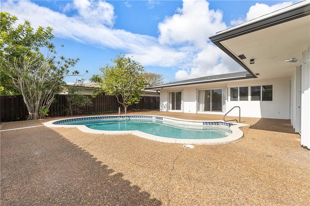 8280 NW 66th Ter
