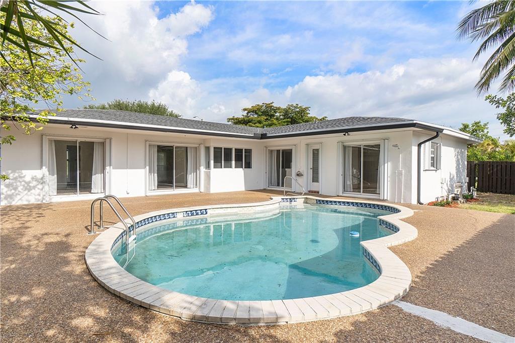 8280 NW 66th Ter