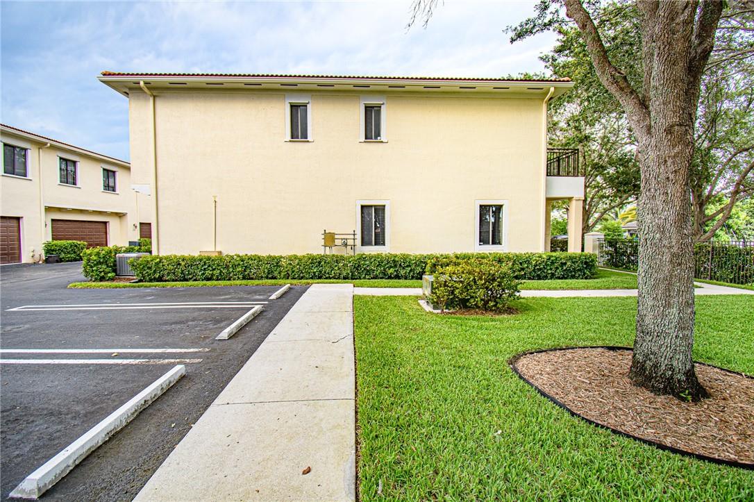 2407 Venetian Way