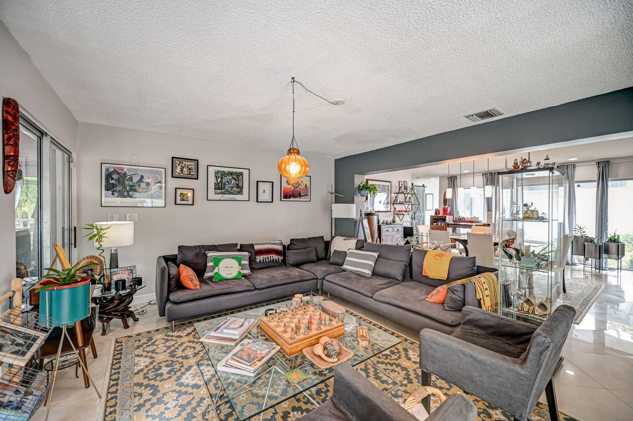 4711 Bayberry Ln