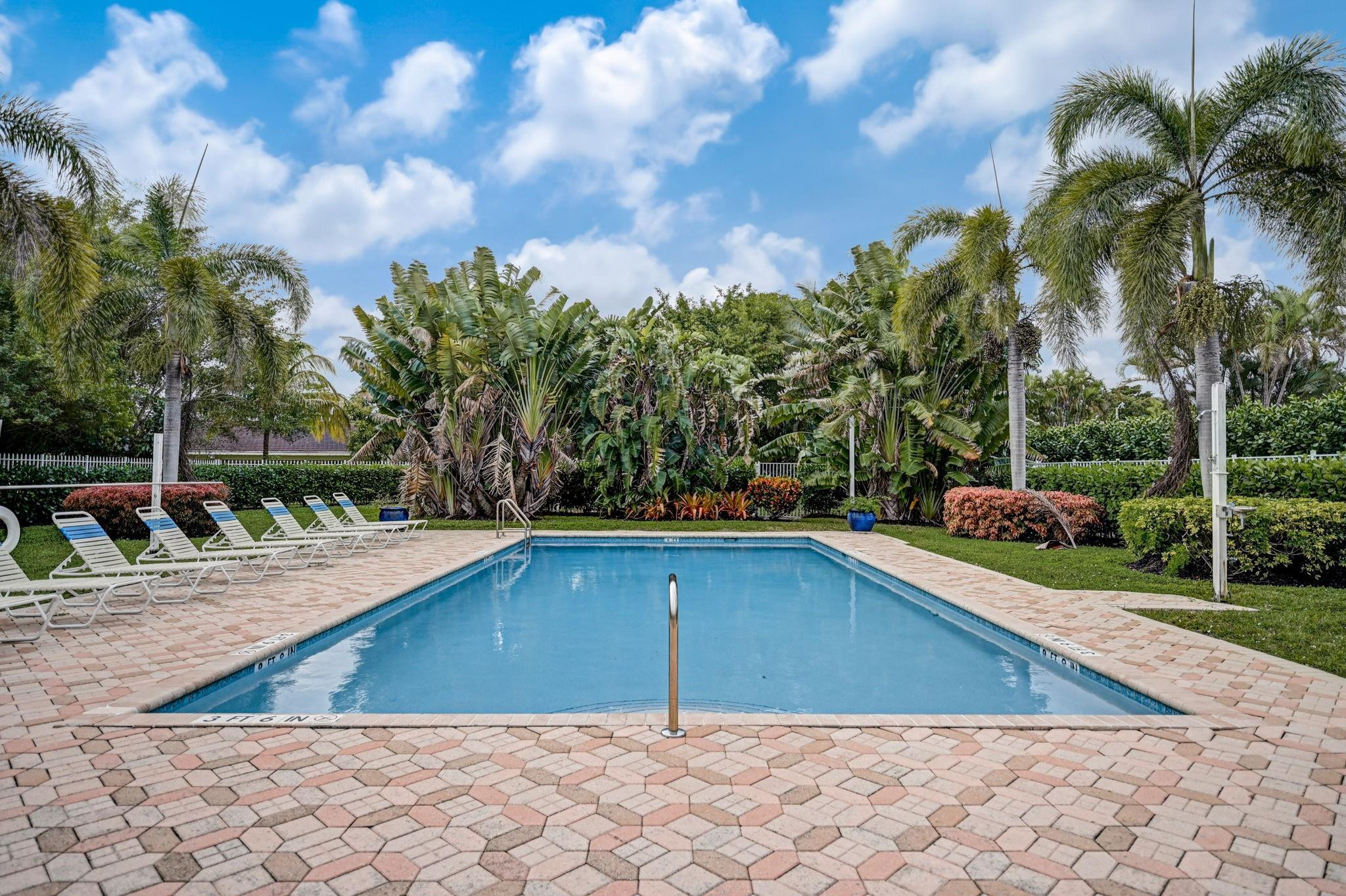 4711 Bayberry Ln