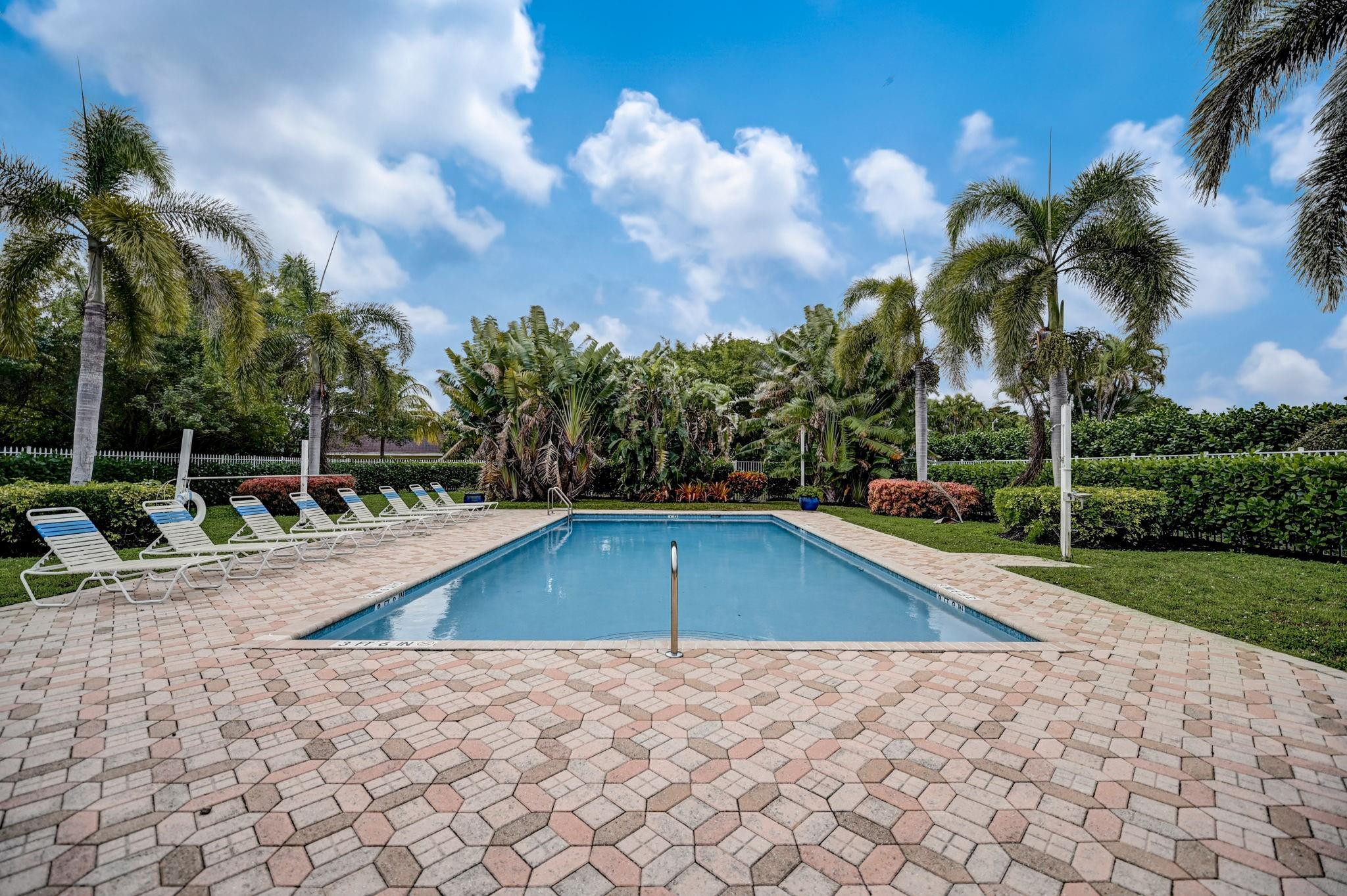 4711 Bayberry Ln