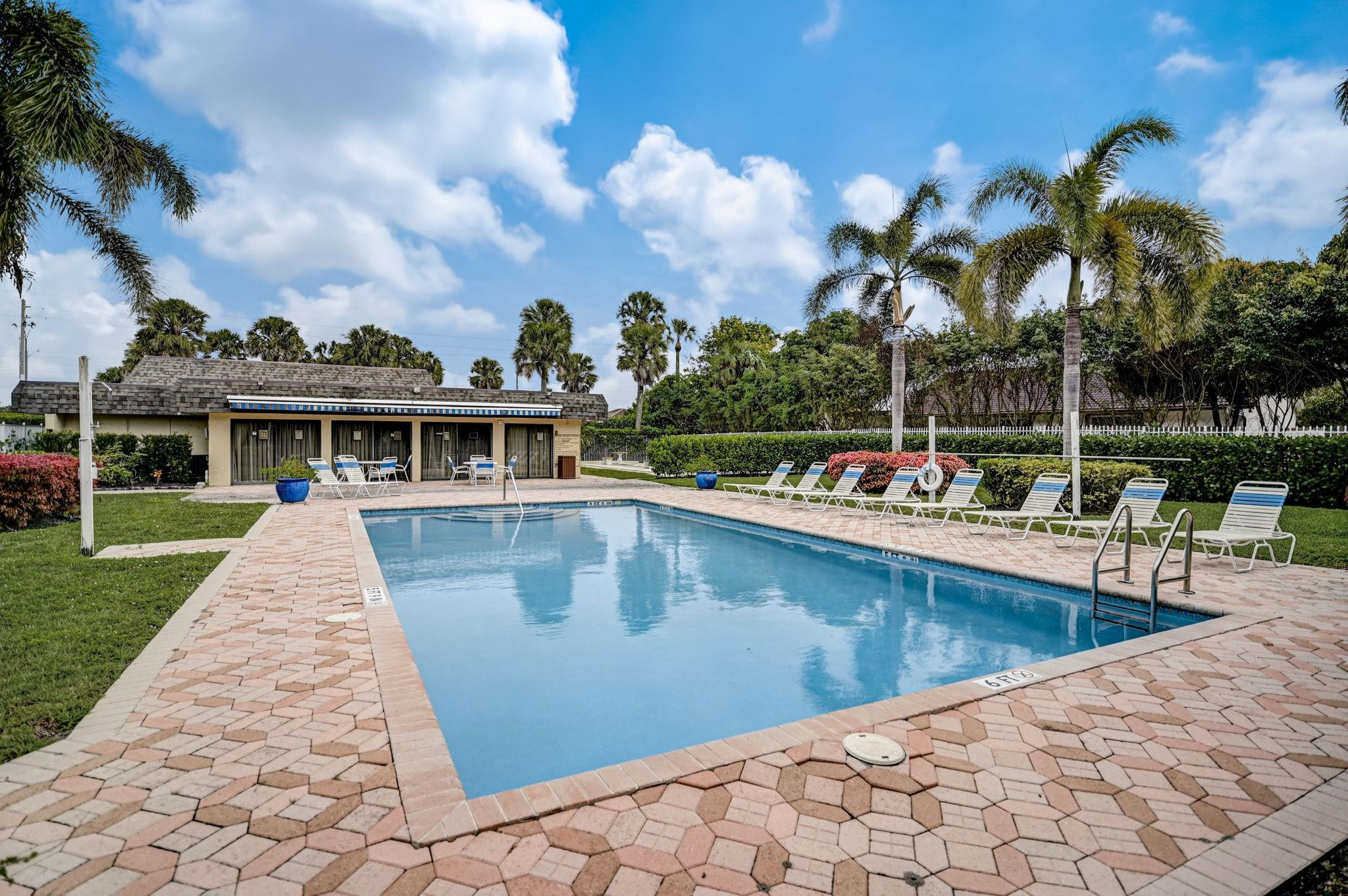 4711 Bayberry Ln