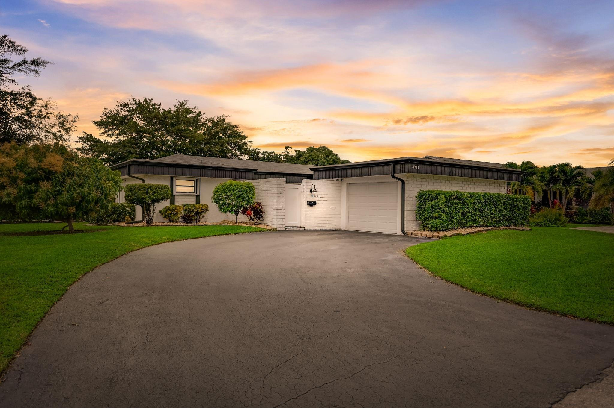 4711 Bayberry Ln