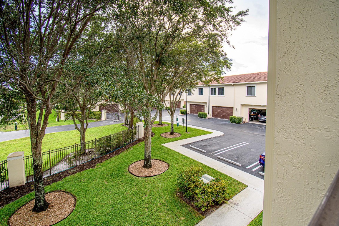 2407 Venetian Way