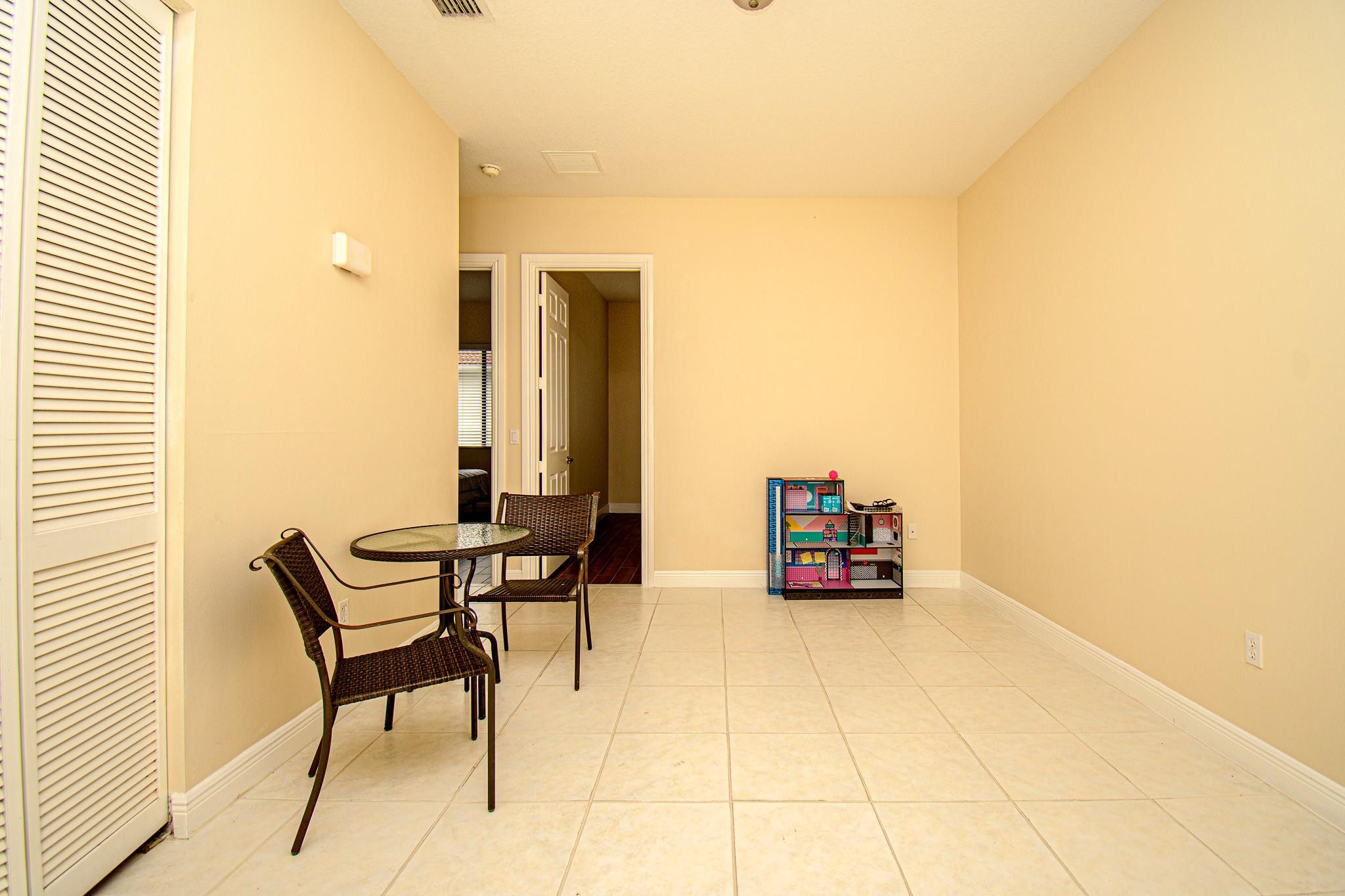2407 Venetian Way
