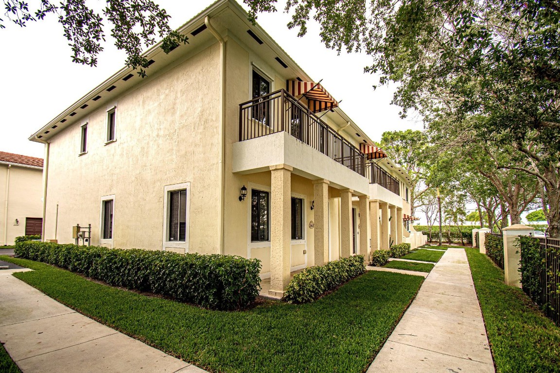 2407 Venetian Way