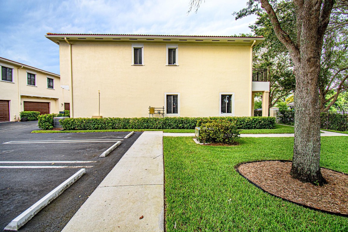 2407 Venetian Way
