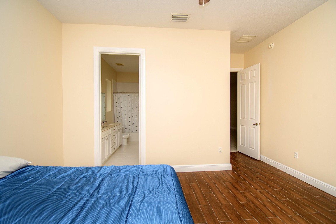 2407 Venetian Way